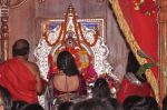 Vidya Balan seeks Siddhivinayak Blessings on 15th Sept 2013 (2).JPG